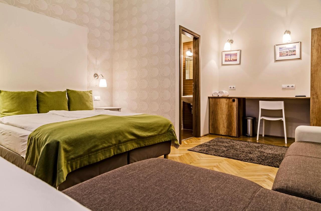 The Cream Bed and Breakfast Boedapest Buitenkant foto