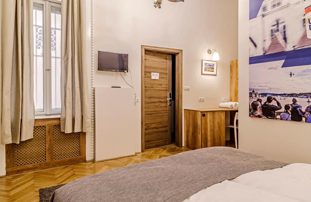 The Cream Bed and Breakfast Boedapest Buitenkant foto