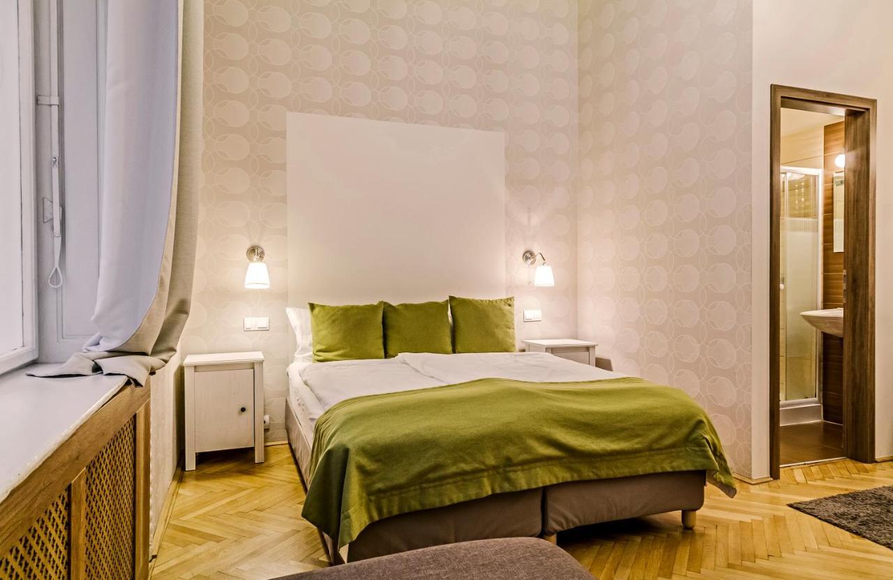 The Cream Bed and Breakfast Boedapest Buitenkant foto